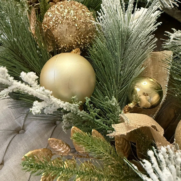 Christmas wreath neutrals burlap 26 inches - Picture 6 of 7